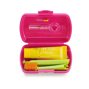 Curaprox Travel Set Πακέτο Στοματικής Υγιεινής Ταξιδίου Κόκκινο 1τμχ - Στοματική Υγιεινή στο Pharmeden.gr